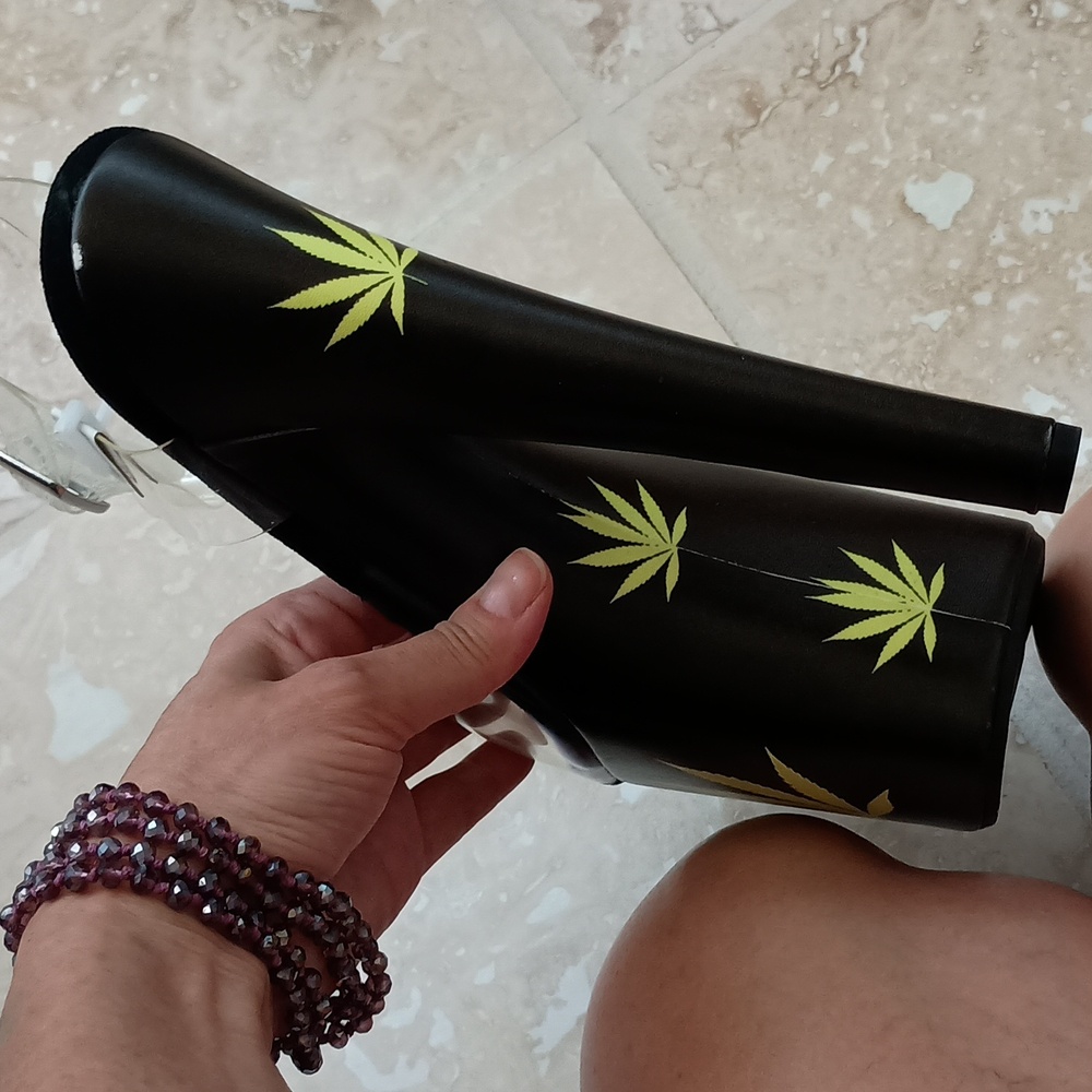 Hustler Xtra Platform Heels with Leaf Design - Picture 3 of 5